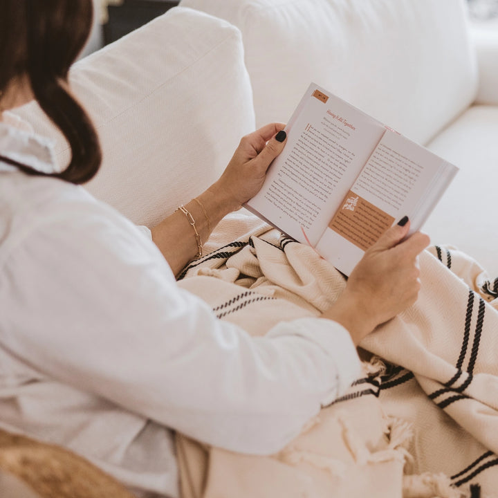 YOU ARE MADE FOR THIS: DEVOTIONS TO UPLIFT & ENCOURAGE MOMS