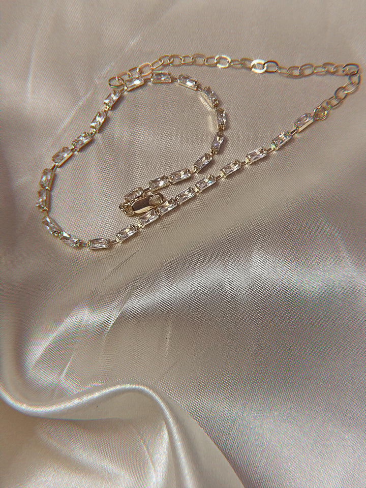 Clara Baguette Choker
