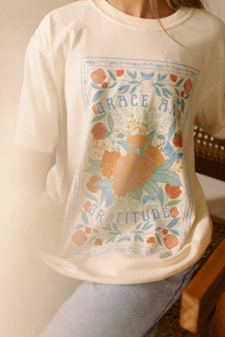 GRACE AND GRATITUDE GRAPHIC TEE