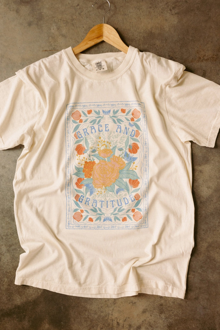 GRACE AND GRATITUDE GRAPHIC TEE