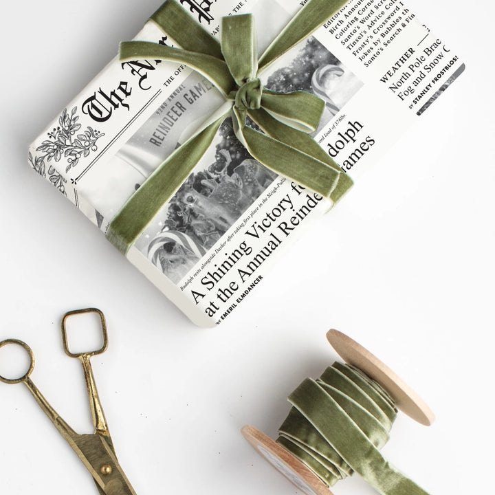 THE NORTH POLE TIMES NEWSPAPER - HOLIDAY GIFTWRAP & ACTIVITY