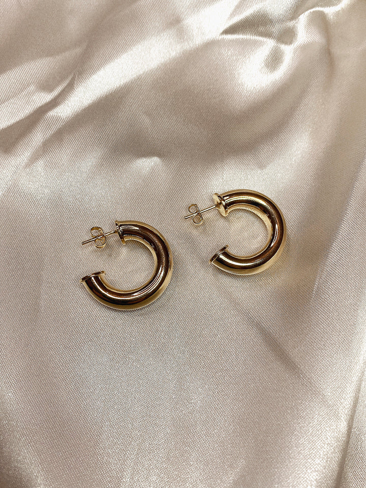 DAPHNE HOOP EARRINGS